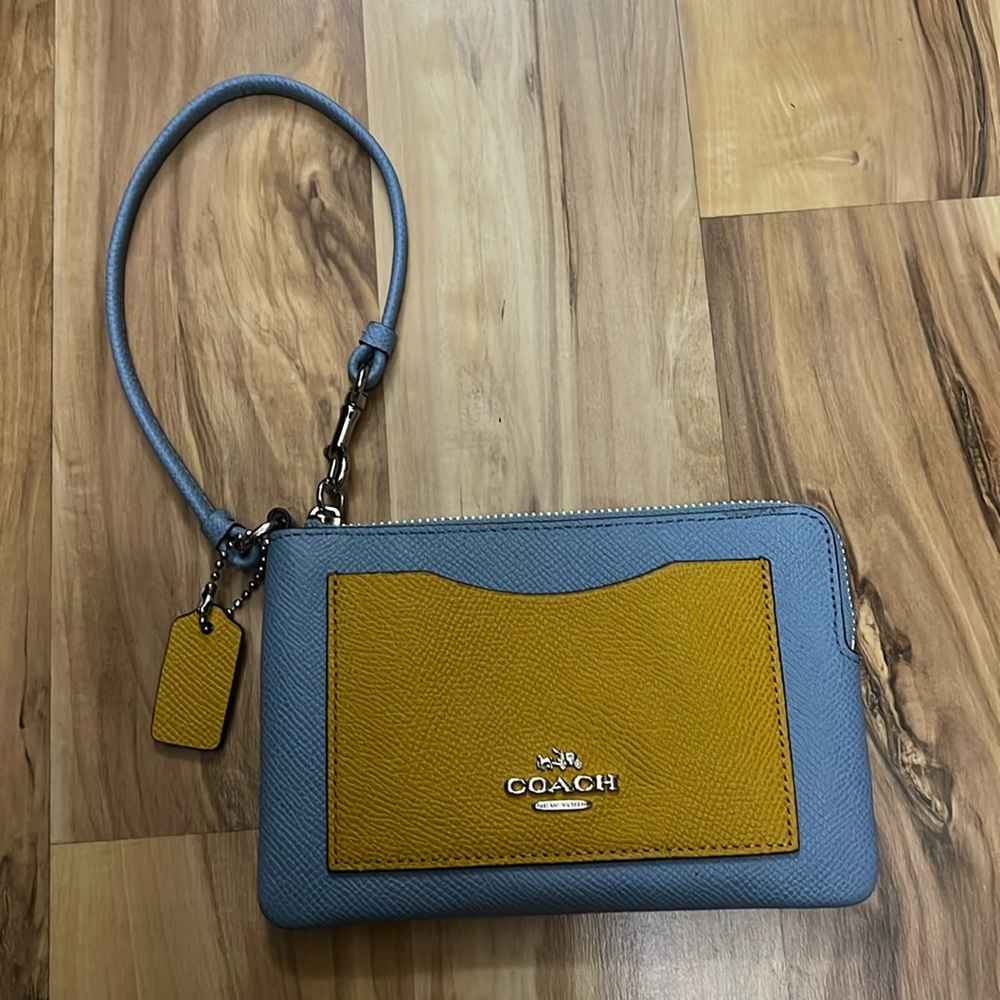 NWOT Coach Zip Corner Wristlet Colorblocked Pebbled Leather Powder blue/ yellow